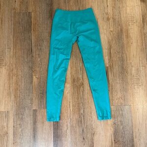 Aurola Teal Scrunch Butt Leggings – XS / Petite – Stretchy, Like New